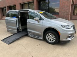 
										Chrysler Pacifica Touring L MR591358 full									