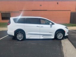 Chrysler Pacifica Touring L KR708304