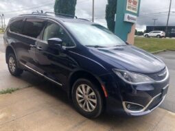 
										Chrysler Pacifica Touring L JR127931 full									