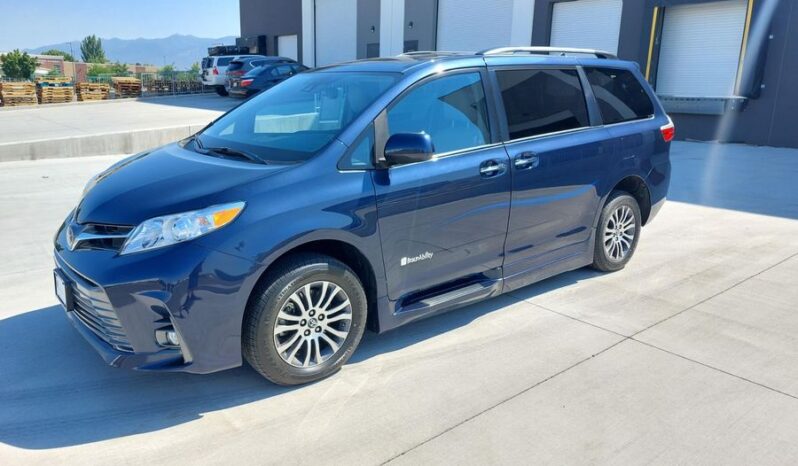
								Toyota Sienna XLE JS937162 full									