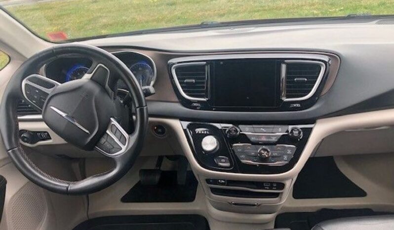 
								Chrysler Pacifica Touring L JR365486 full									