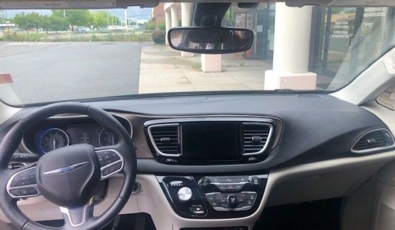 
								Chrysler Pacifica Touring L JR127931 full									