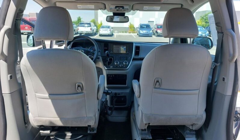 
								Toyota Sienna XLE JS937162 full									