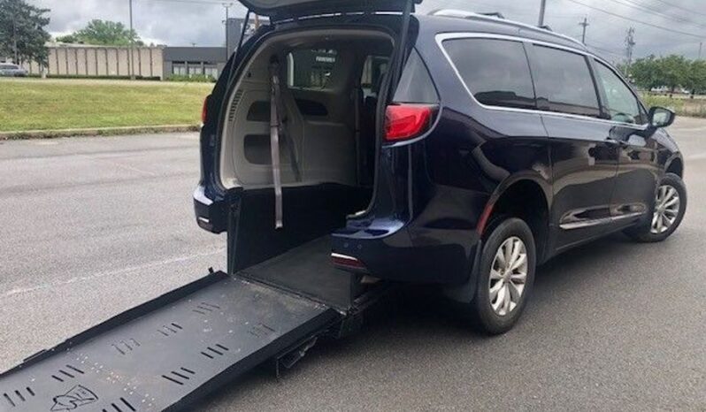 
								Chrysler Pacifica Touring L JR127931 full									