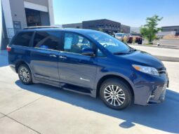 Toyota Sienna XLE JS937162