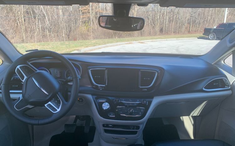 
								Chrysler Pacifica Touring L JR365486 full									