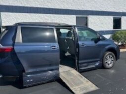 Toyota Sienna XLE KS011145