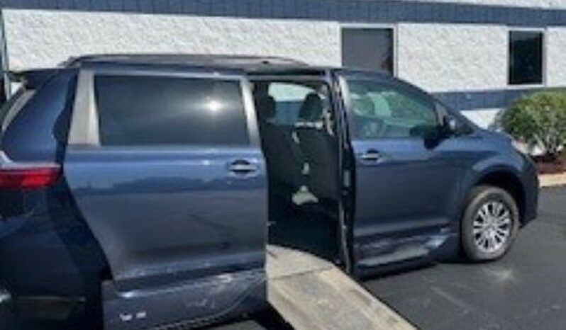 
								Toyota Sienna XLE KS011145 full									