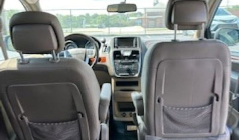 
								Chrysler Town & Country Touring GR282246 full									