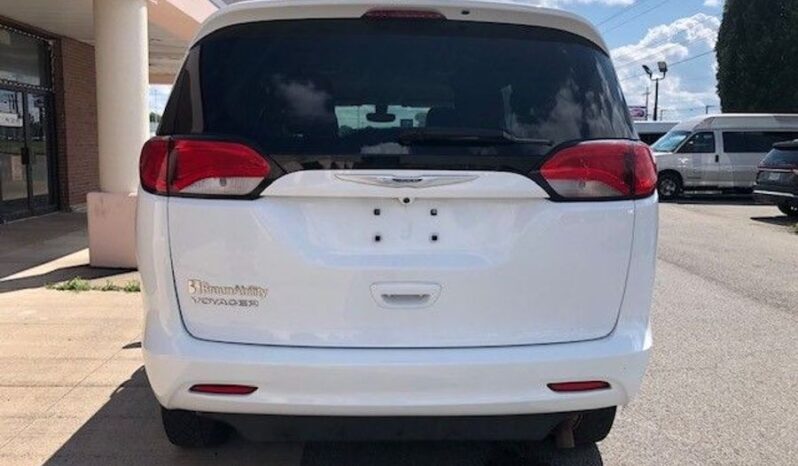 
								Chrysler Voyager LXi MR558279 full									