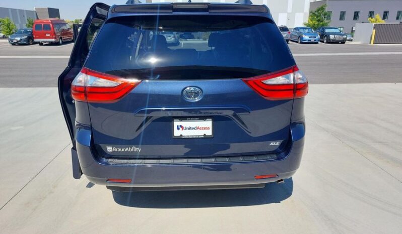 
								Toyota Sienna XLE JS937162 full									