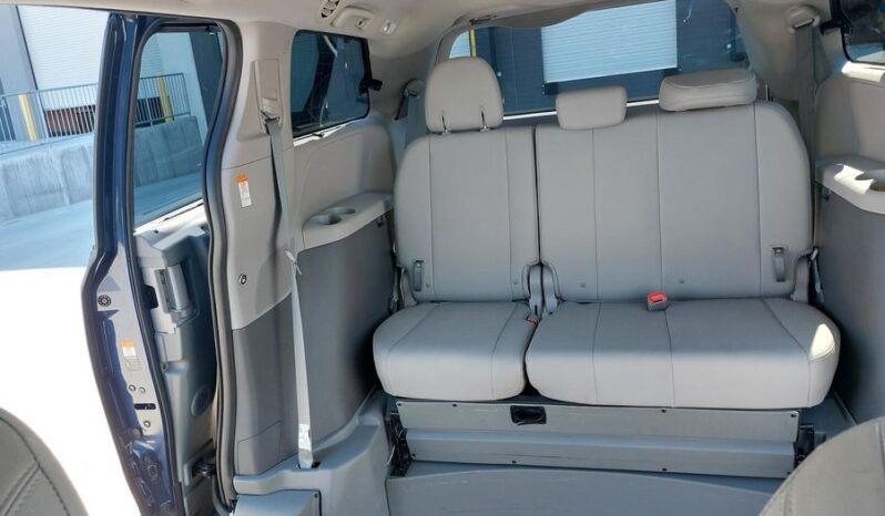 
								Toyota Sienna XLE JS937162 full									