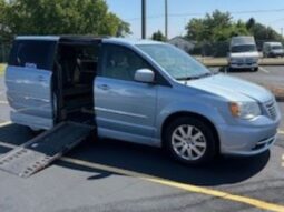 
										Chrysler Town & Country Touring GR282246 full									
