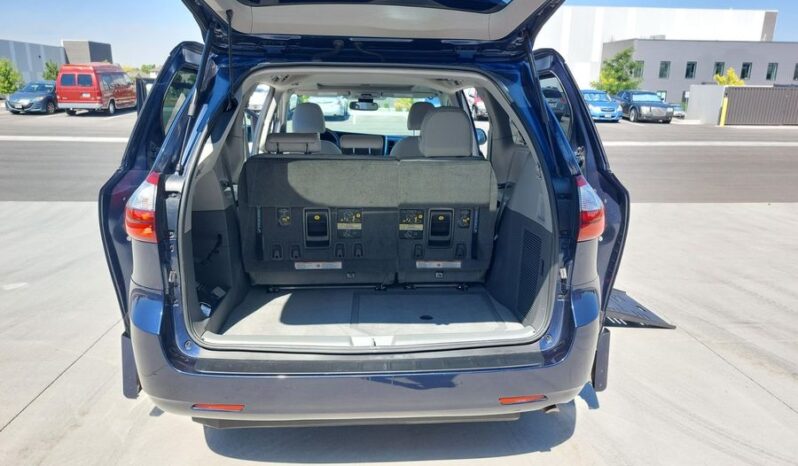 
								Toyota Sienna XLE JS937162 full									