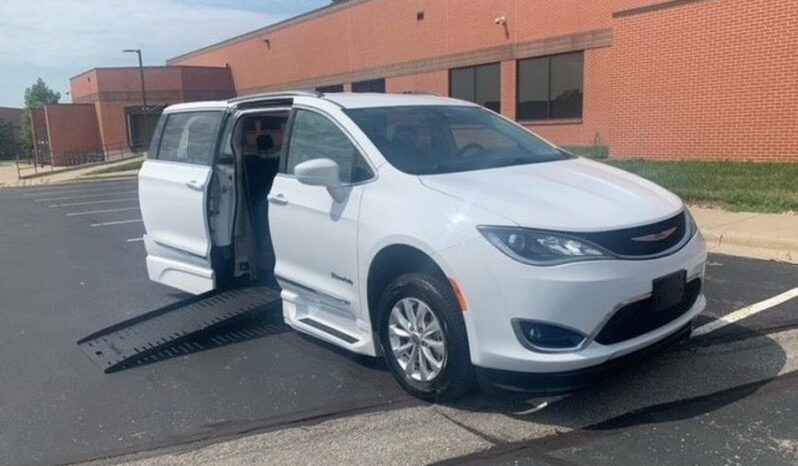 
								Chrysler Pacifica Touring L KR708304 full									