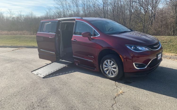 
								Chrysler Pacifica Touring L JR365486 full									