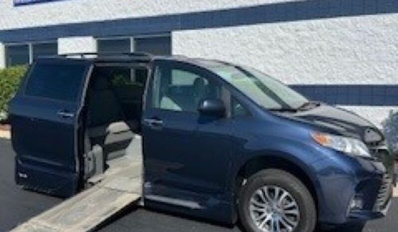 
								Toyota Sienna XLE KS011145 full									