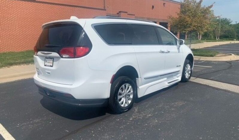 
								Chrysler Pacifica Touring L KR708304 full									