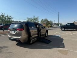 
										Chrysler Pacifica Touring L HR796532 full									