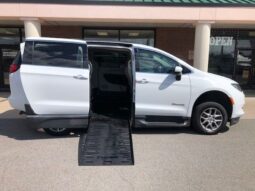 
										Chrysler Voyager LXi MR558279 full									