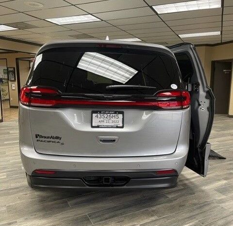 
								Chrysler Pacifica Touring L MR591358 full									