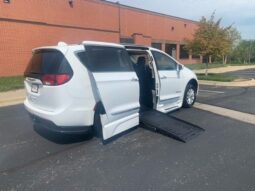 
										Chrysler Pacifica Touring L KR708304 full									