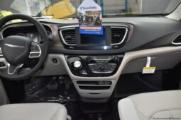 
										Chrysler Voyager LXi MR558279 full									