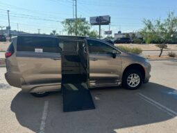 
										Chrysler Pacifica Touring L HR796532 full									