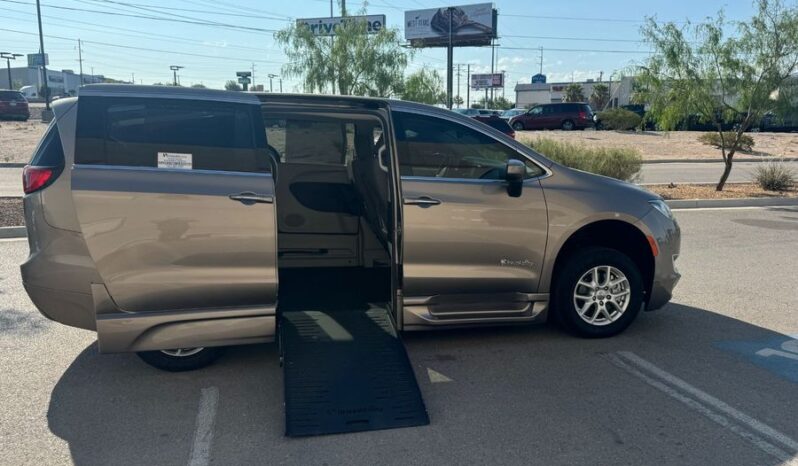
								Chrysler Pacifica Touring L HR796532 full									
