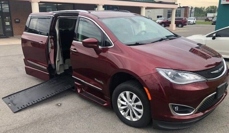 
								Chrysler Pacifica Touring L JR365486 full									