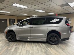 
										Chrysler Pacifica Touring L MR591358 full									