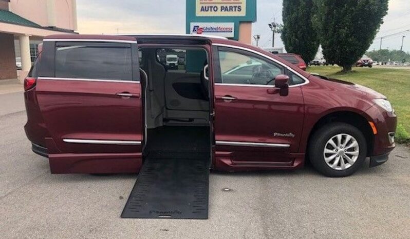 
								Chrysler Pacifica Touring L JR365486 full									
