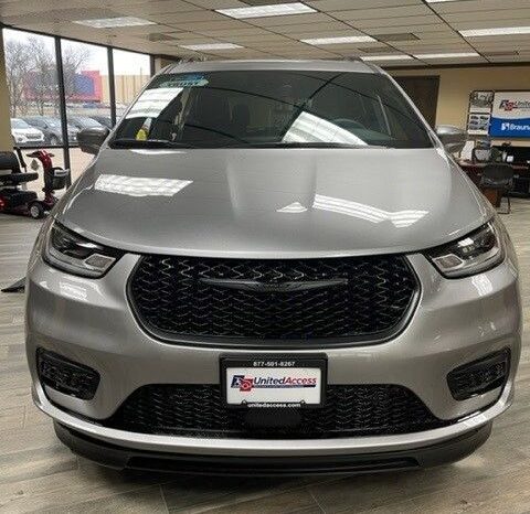 
								Chrysler Pacifica Touring L MR591358 full									