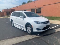 
										Chrysler Pacifica Touring L KR708304 full									