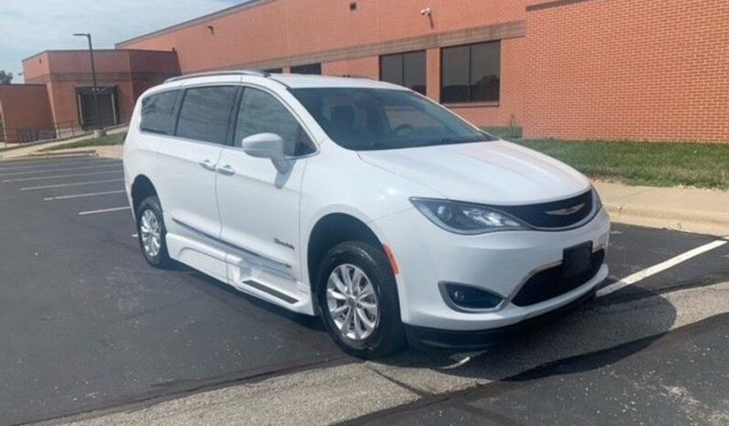 
								Chrysler Pacifica Touring L KR708304 full									