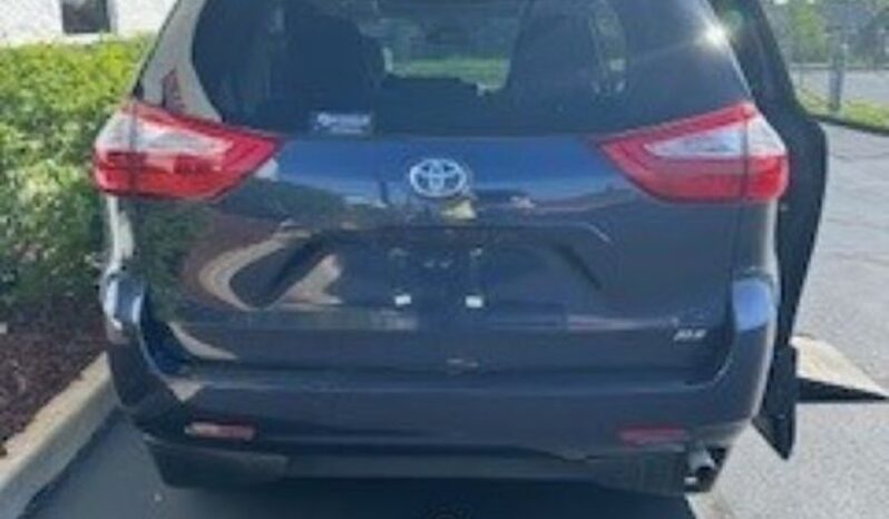 
								Toyota Sienna XLE KS011145 full									