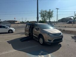 
										Chrysler Pacifica Touring L HR796532 full									