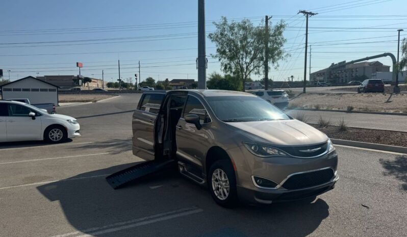 
								Chrysler Pacifica Touring L HR796532 full									