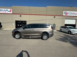 Chrysler Pacifica Touring L HR796532