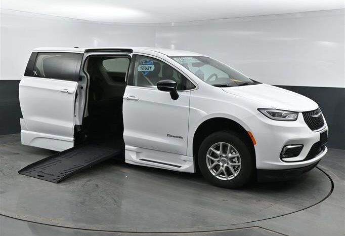 
								Chrysler Pacifica PCTOURING L RR204489 full									