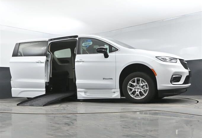 
								Chrysler Pacifica PCTOURING L RR204489 full									