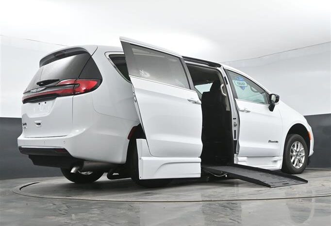 
								Chrysler Pacifica PCTOURING L RR204489 full									