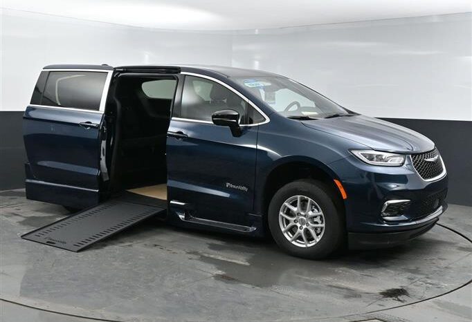 
								Chrysler Pacifica PCSELECT SR556932 full									
