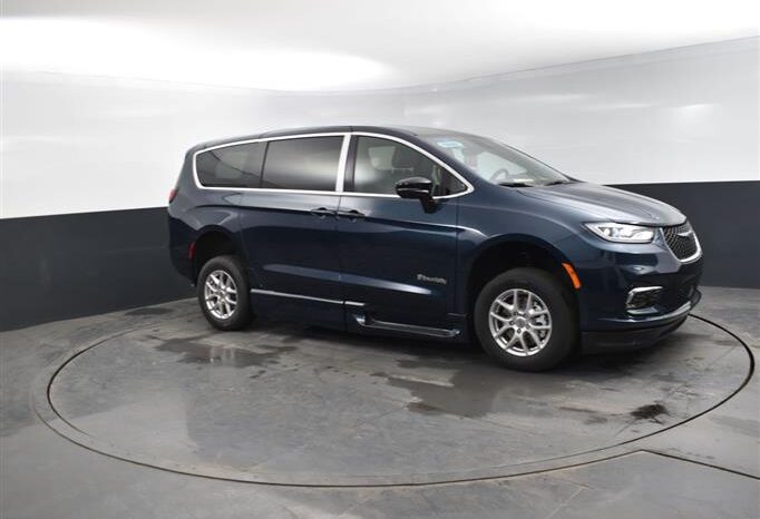 
								Chrysler Pacifica PCSELECT SR556932 full									