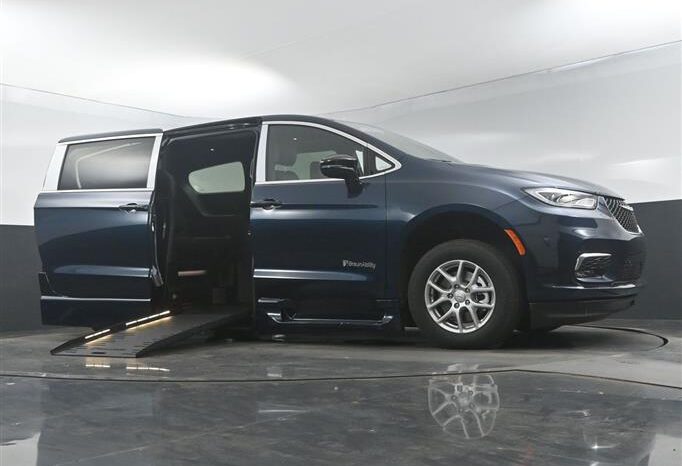 
								Chrysler Pacifica PCSELECT SR586318 full									