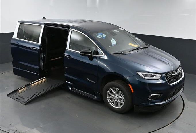 
								Chrysler Pacifica PCSELECT SR586318 full									