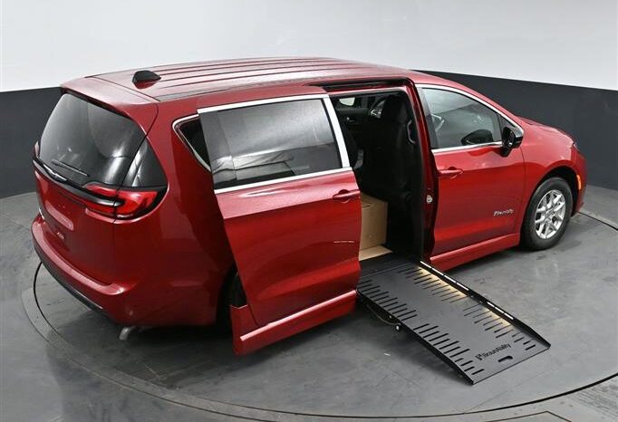 
								Chrysler Pacifica PCSELECT SR533157 full									