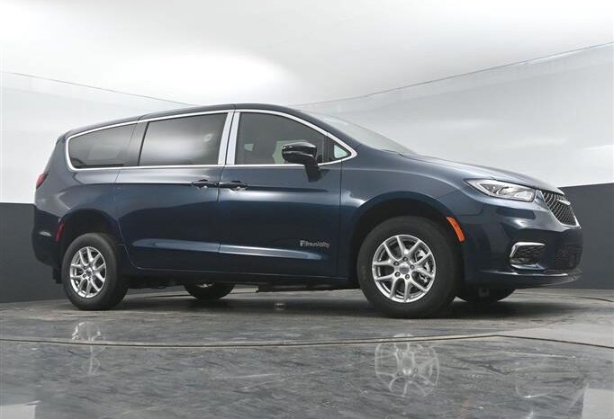 
								Chrysler Pacifica PCSELECT SR562416 full									