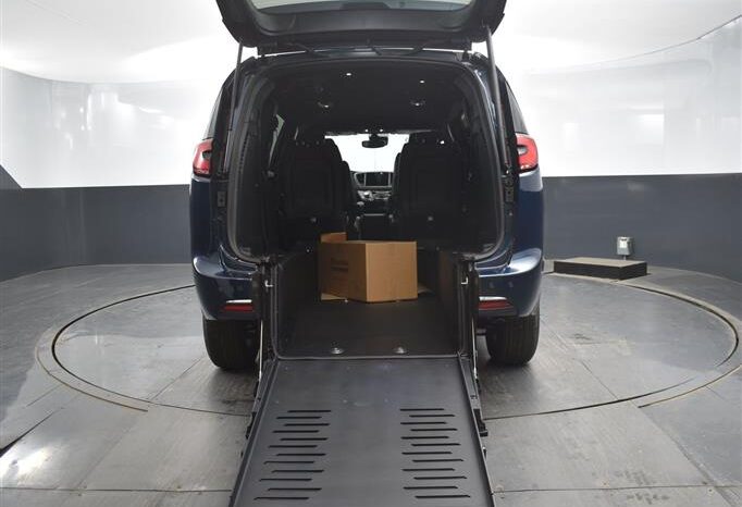 
								Chrysler Pacifica PCSELECT SR562416 full									