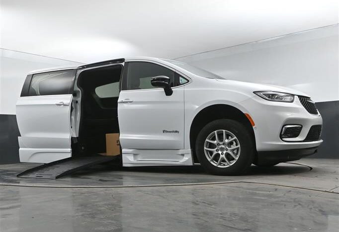 
								Chrysler Pacifica PCSELECT SR500796 full									